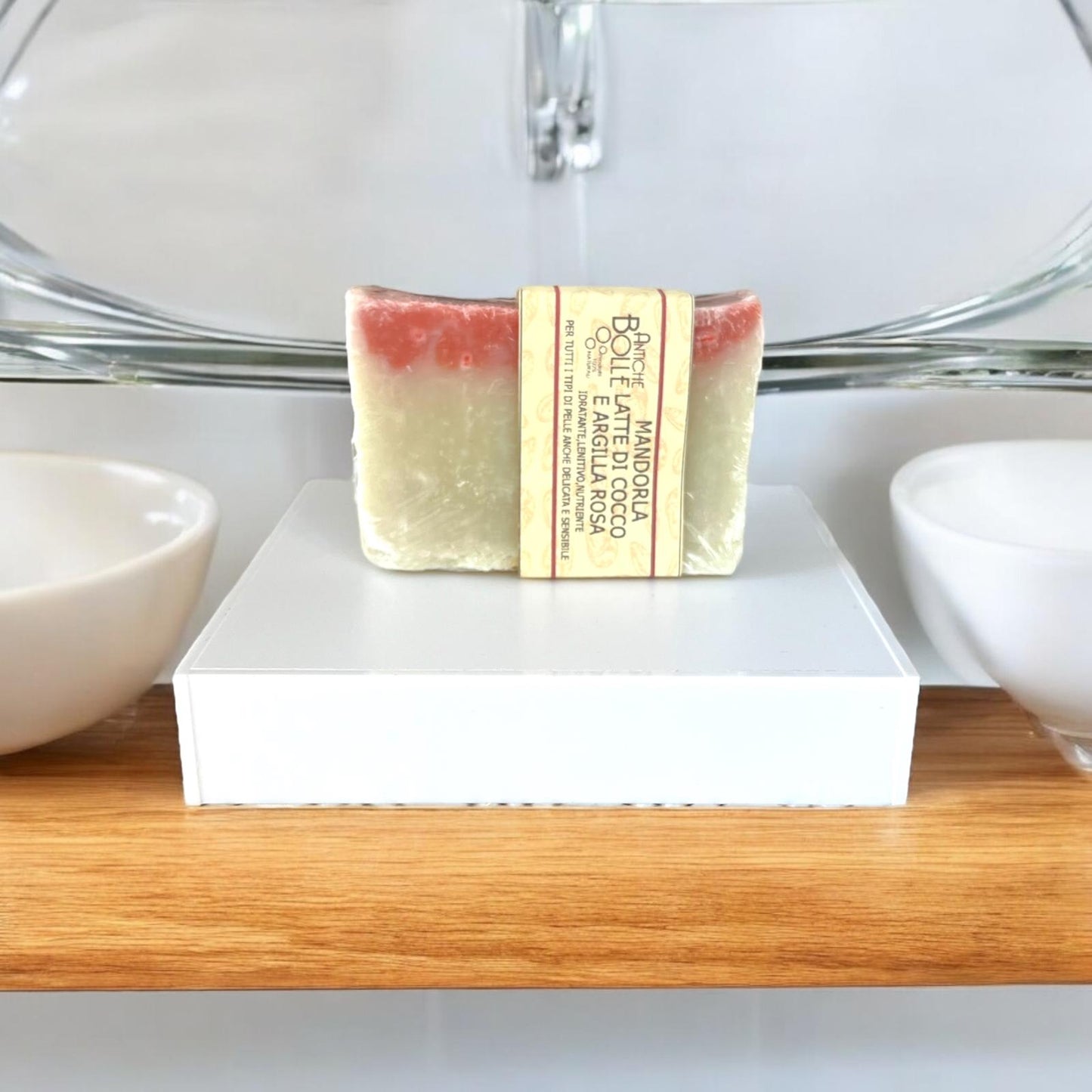 Savon d'amande, lait de coco et argile rose